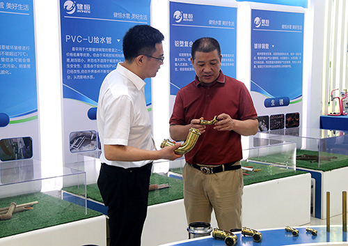 中共衢州市委副書記杜興林一行視察健恒實業(yè)并指導工作